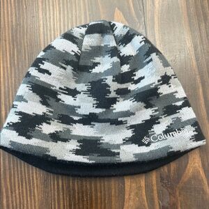 Columbia Kids' Camo Beanie Black and Gray Unisex One Size Reversable Winter Hat